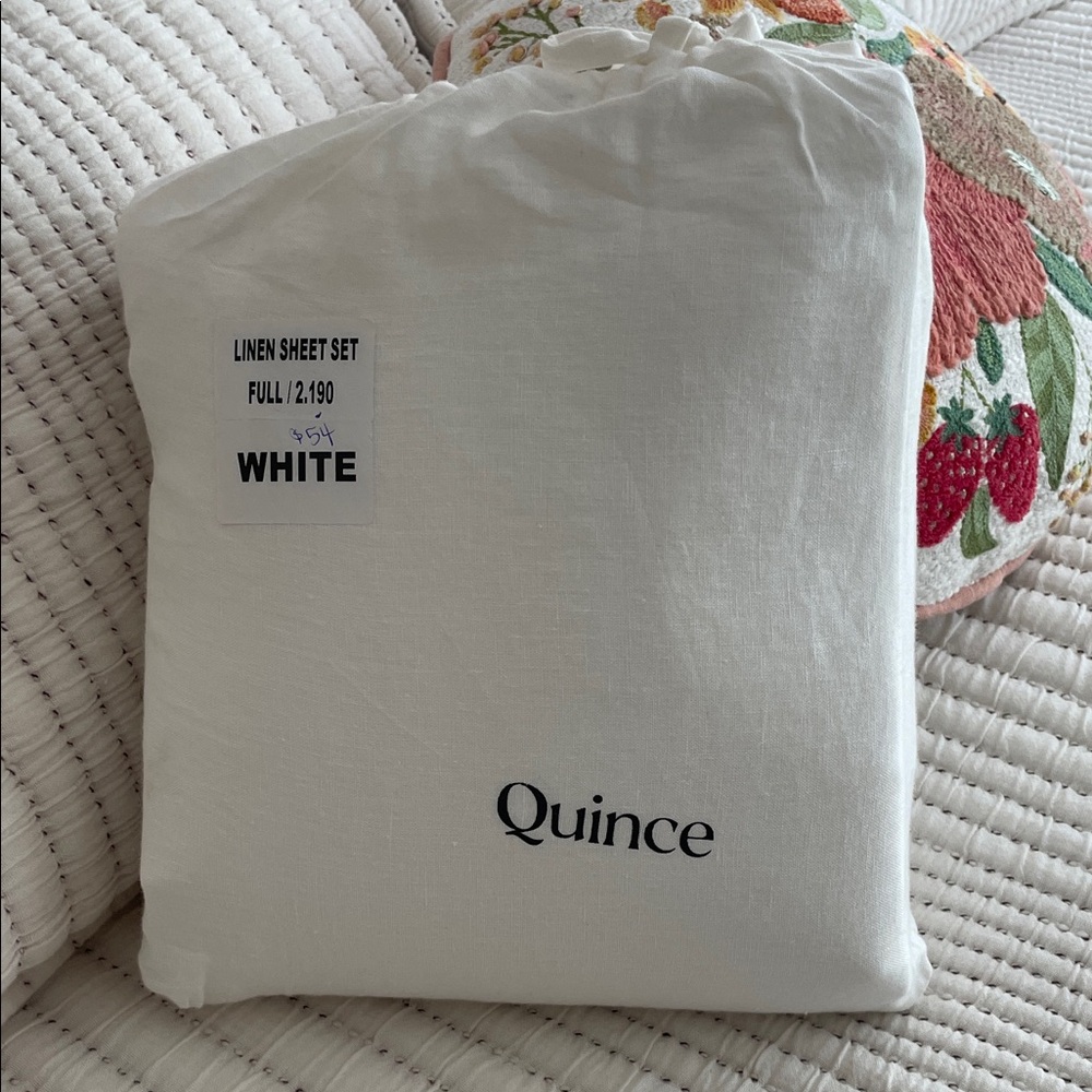 Quince Classic White Linen Sheet Set